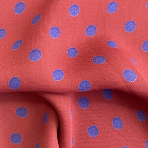 Crêpe de viscose bordeaux à pois bleus