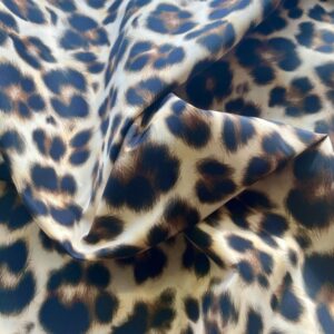 Tissu imperméable souple léopard Sandro